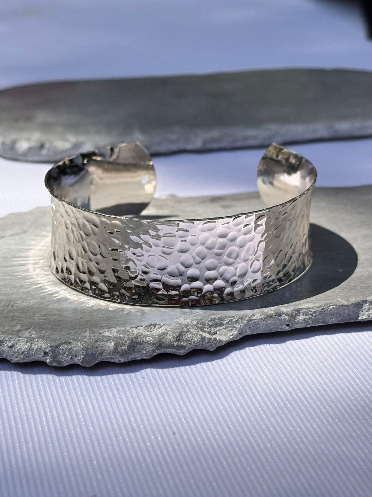 Hammered Wide Cuff Bracelet (Gold or Silver) – Waterproof Stainless Steel