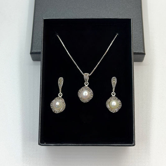 Pearly Dream Freshwater Pearl Necklace and Earring Set