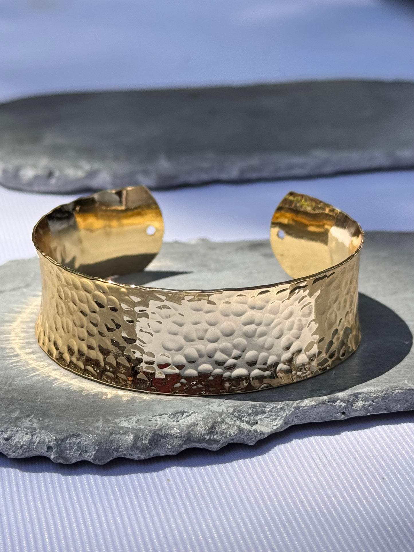 Hammered Wide Cuff Bracelet (Gold or Silver) – Waterproof Stainless Steel