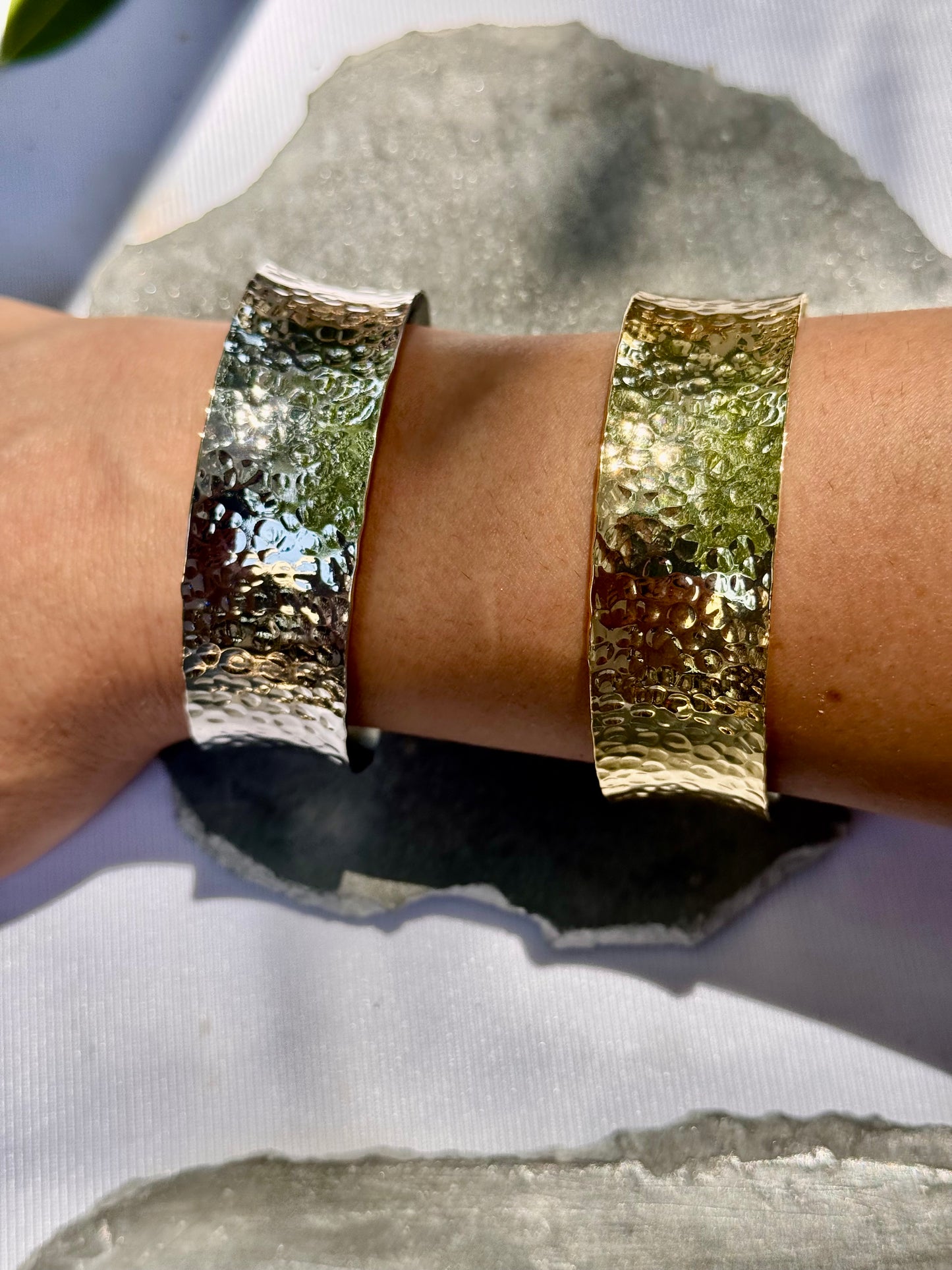 Hammered Wide Cuff Bracelet (Gold or Silver) – Waterproof Stainless Steel