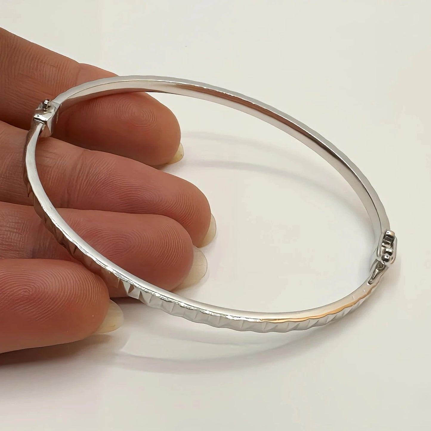 Hammered Polished 925 Sterling Silver Bangle Bracelet. Modern Minimalist 925 Silver Jewelry. Handcrafted Bracelet