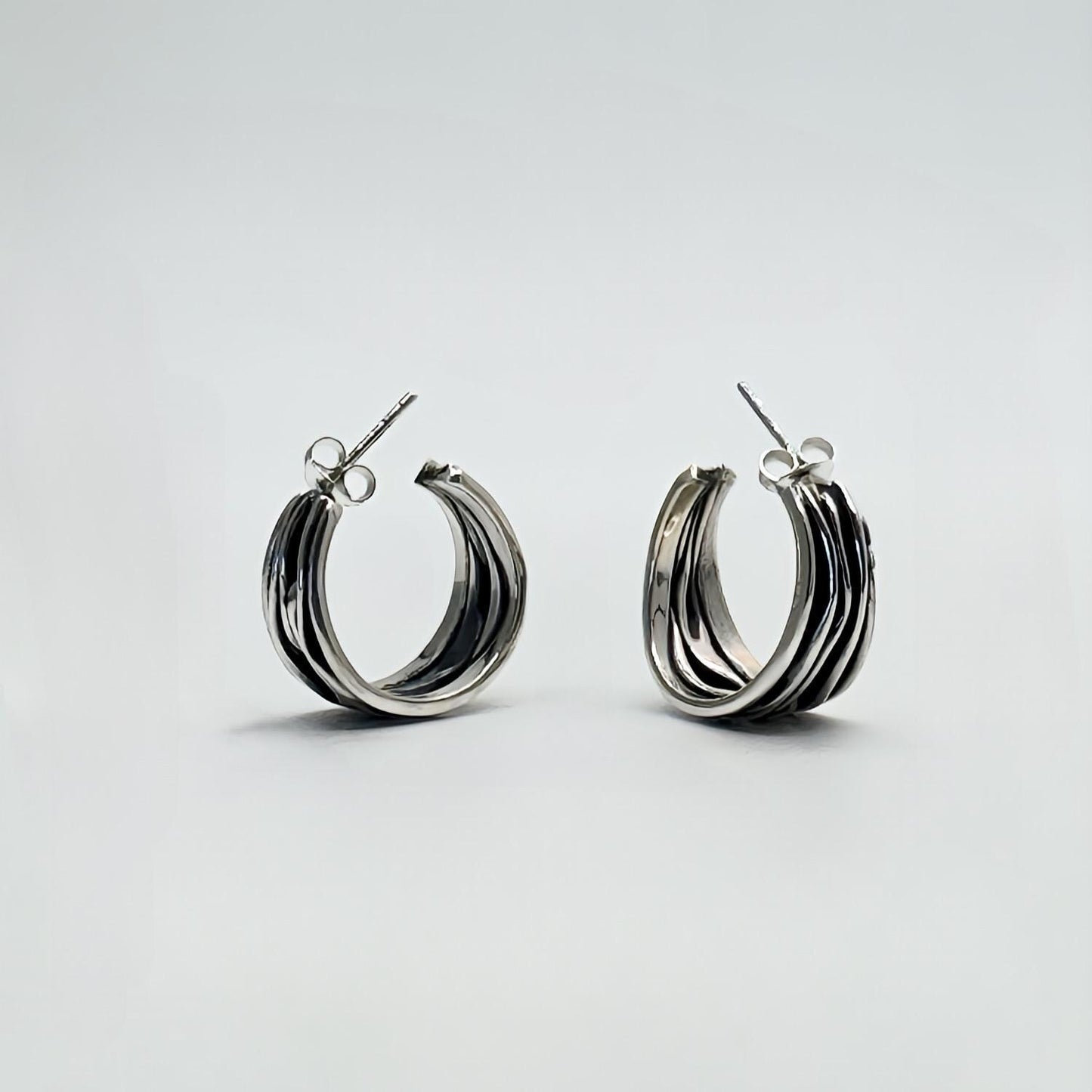 Handcrafted Wavy Oxidized Sterling Silver Hoop Earrings – Unique 925 Silver Jewelry, Modern Artisan Statement Earrings, Gift for Her.